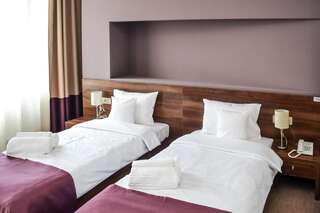 Отель Caro Boutique Hotel Орадя Стандартный двухместный номер с 2 отдельными кроватями-1